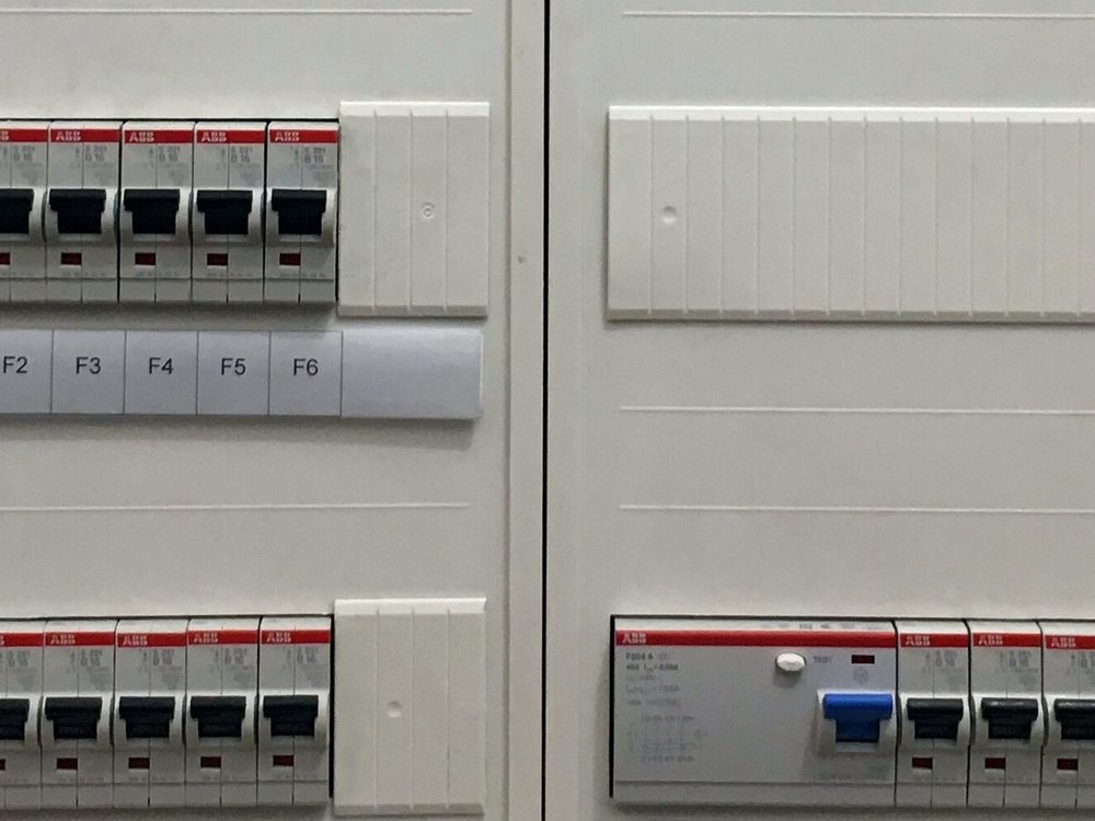 Distribution board fitted with rows of circuit breakers